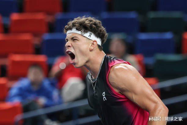 杨溢打出战略性意义！连进三分+灵活组织，解压徐杰并盘活胡明轩