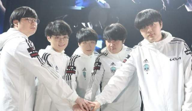 拉菲尼亚，备受关注，但他的信息很明确：“只有巴萨”